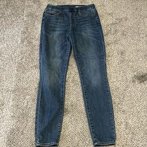 Land’s end size 4 elastic waist pull on jeans.